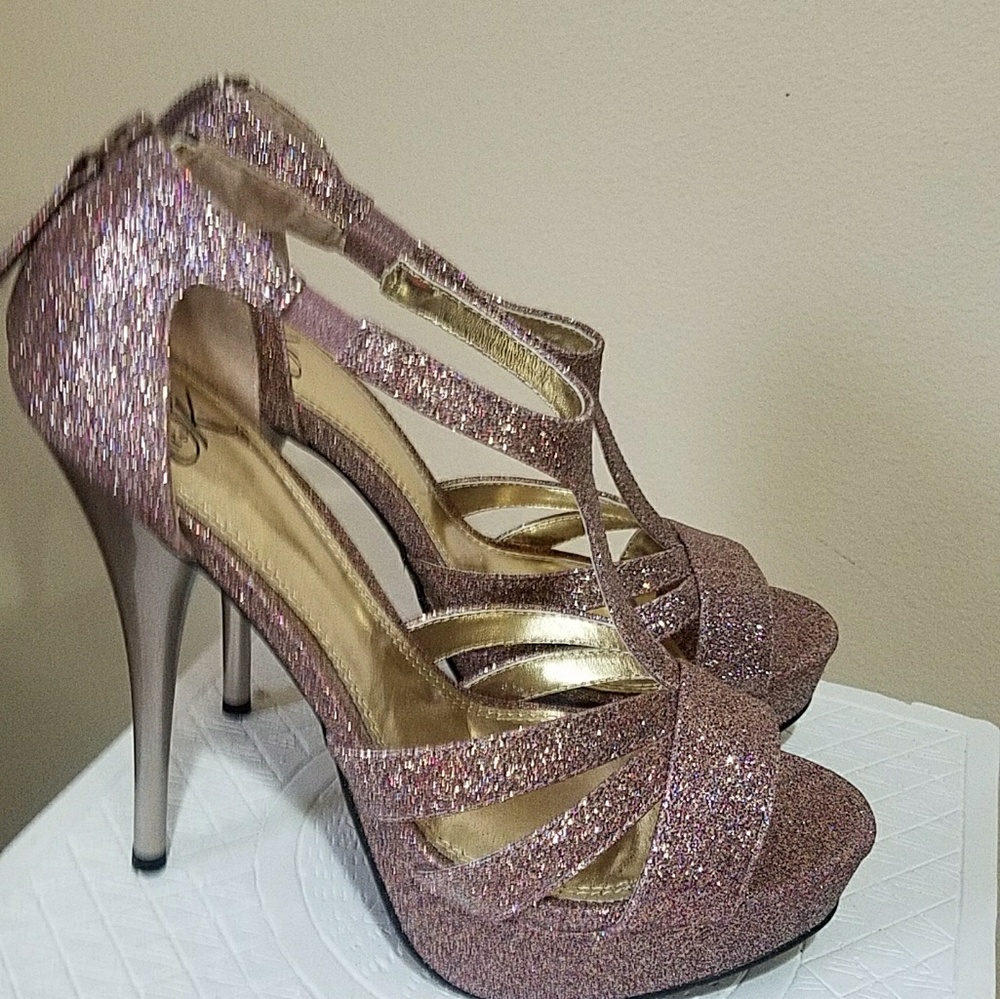 NEW WITHOUT TAGS PINK GLITTER STILETTO